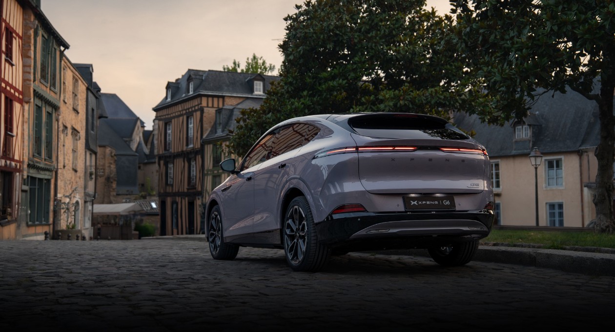 Arrière fastback avec lignes latérales épurées